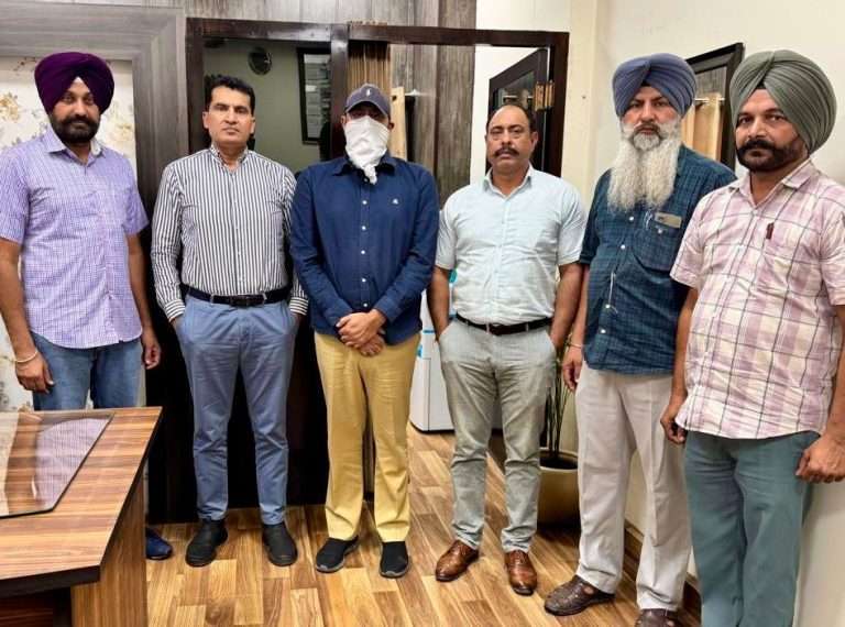 Summer Express - आय से अधिक संपत्ति के आरोप में नायब तहसीलदार विजीलेंस ब्यूरो द्वारा गिरफ्तार