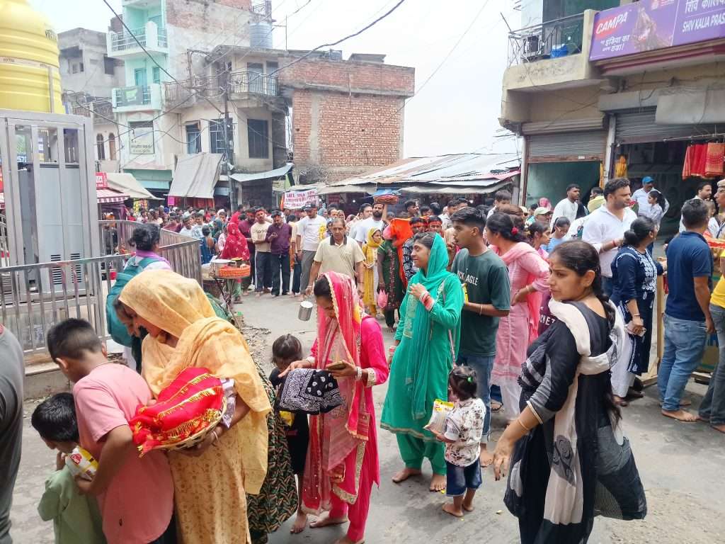 Summer Express - श्रावण के पहले दिन चिंतपूर्णी में आस्था का ज्वार, लाखों श्रद्धालुओं ने किए मां के दर्शन
