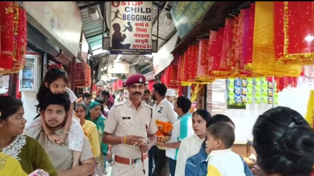 Summer Express - चिंतपूर्णी मंदिर में उमड़ा श्रद्धा का सागर.. लगी लम्बे कतारे