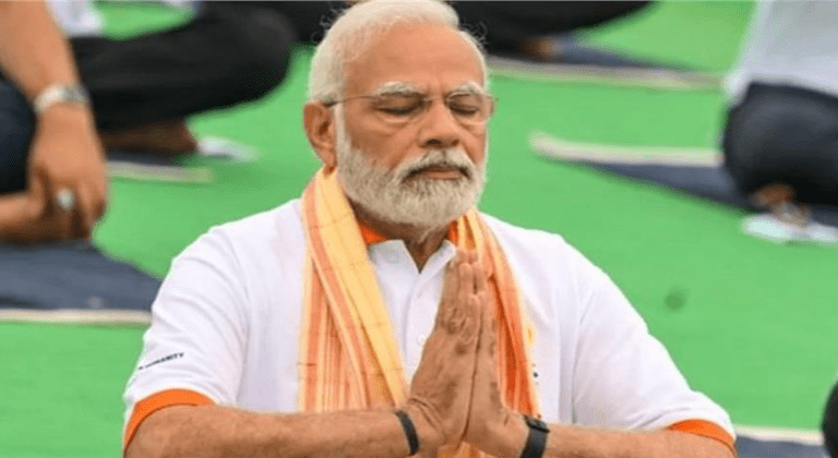Summer Express - विशाखापट्टनम से पूरी दुनिया तक गूंजा योग का संदेश, पीएम मोदी ने किया 5 लाख लोगों के साथ योग