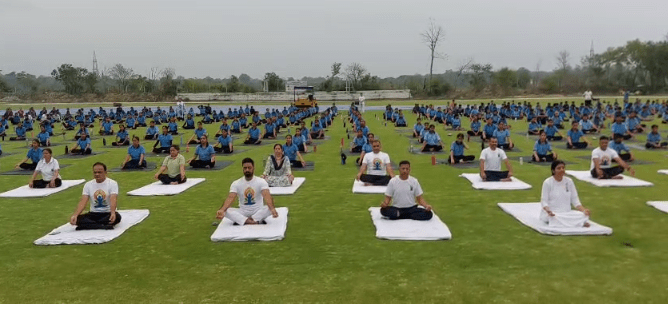 Summer Express - अंतर्राष्ट्रीय योग दिवस पर ऊना में 500 एनसीसी कैडेट्स के साथ डीसी जतिन लाल ने किया योगाभ्यास