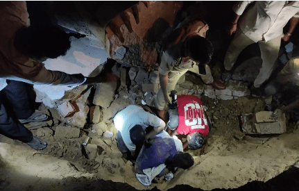 Summer Express - गुड़गांव: बसई गांव में निर्माणाधीन इमारत की दीवार गिरी, मजदूर मलबे में दबा, SDRF ने रेस्क्यू कर निकाला बाहर
