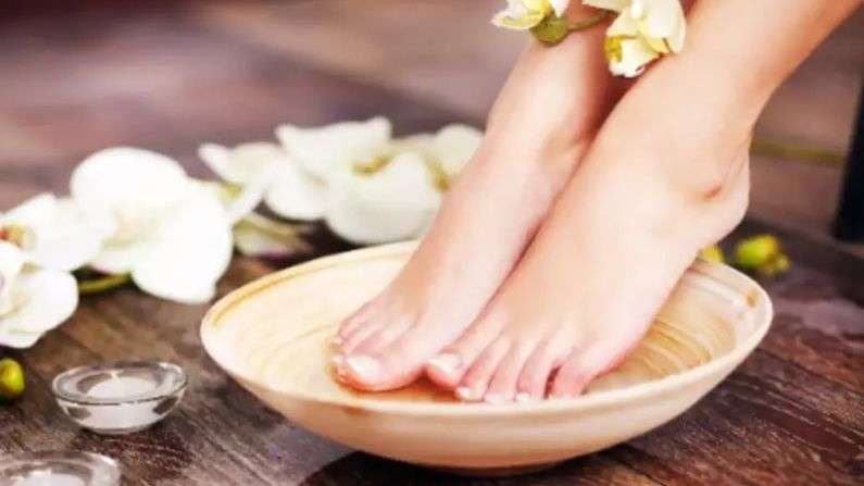 Summer Express - बरसात में पैरों की देखभाल कैसे करें.. संक्रमण से बचने के लिए अपनाएं ये आसान उपाय