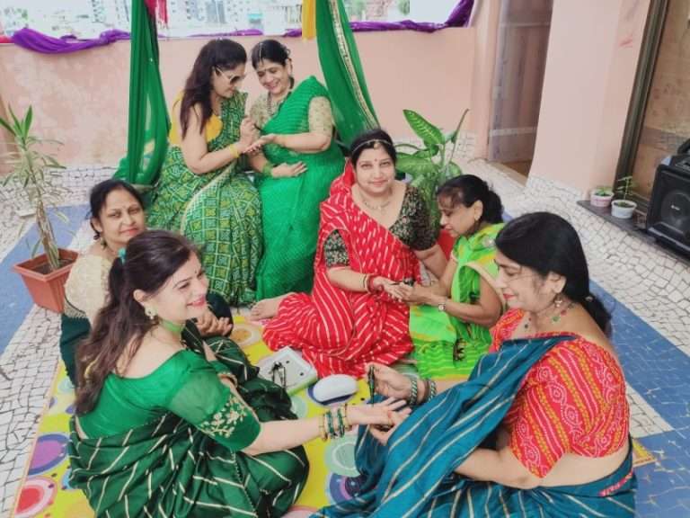 Summer Express - सावन का महीना: हरियाली, मेहंदी और झूलों से गूंजे गाँव और शहर
