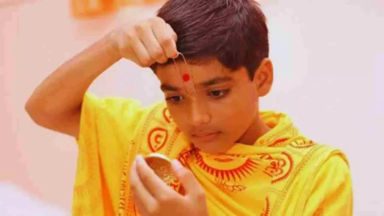 Summer Express - माथे पर तिलक क्यों लगाया जाता है? जानिए धार्मिक, वैज्ञानिक और सांस्कृतिक कारण