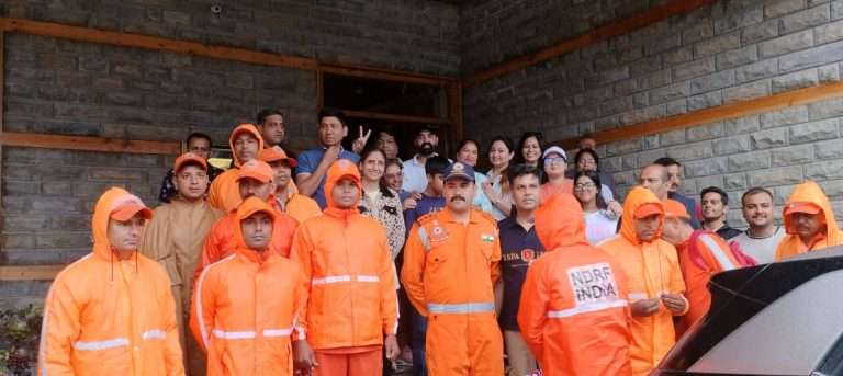 Summer Express - 6 दिन बाद जंजैहली में फंसे 63 पर्यटक सुरक्षित निकाले गए, स्थानीयों और प्रशासन का जताया आभार