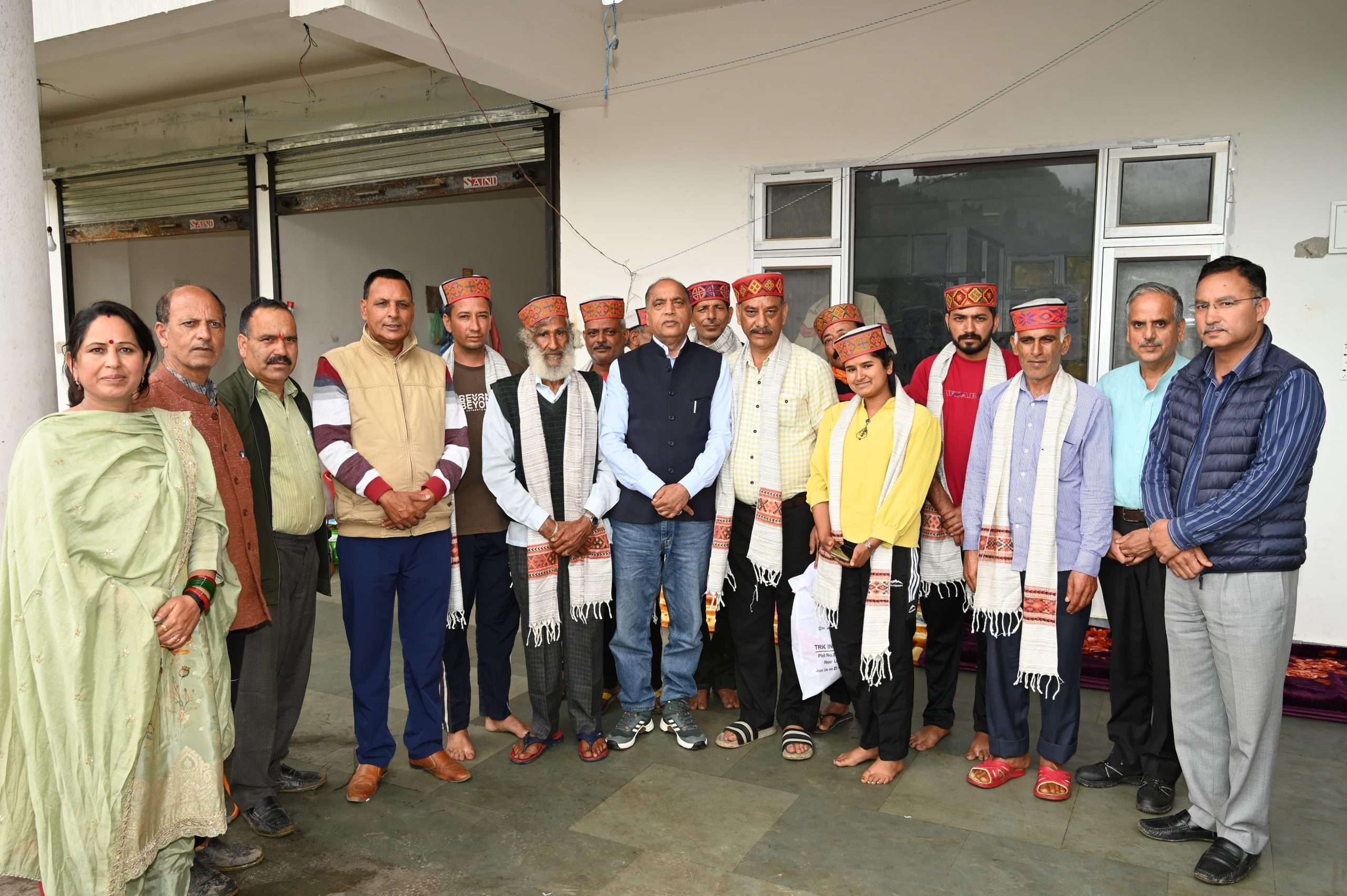 Summer Express - आपदा राहत में जुटे जयराम ठाकुर..11 पंचायतों के 53 प्रभावितों को दी आर्थिक सहायता