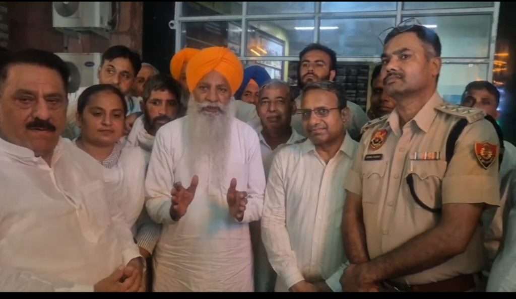 Summer Express - कुरुक्षेत्र में किसान-प्रशासन टकराव खत्म: गुरनाम सिंह चढूनी और DC के बीच रात 12 बजे बनी सहमति