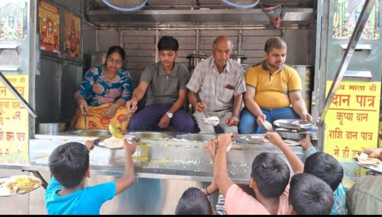 Summer Express - श्रावण मास में सेवा का संकल्प: श्री श्याम करुणा फाउंडेशन ने आयोजित किया 173वां अन्न भंडारा