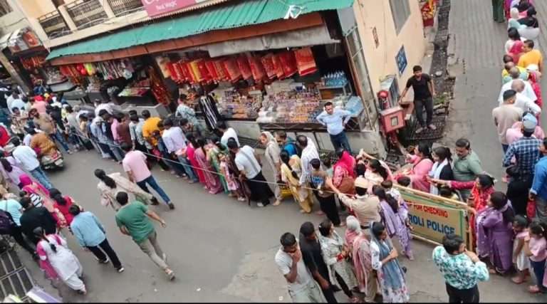 Summer Express - चिंतपूर्णी धाम में उमड़ा आस्था का सैलाब, अष्टमी मेले से पहले ही जुटे हजारों श्रद्धालु