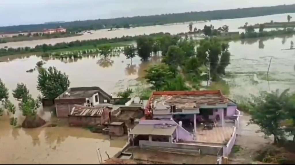 Summer Express - बीबीएमबी ने ब्यास नदी में छोड़ा पानी.. मंडी क्षेत्र के लोगों को सतर्क रहने की अपील