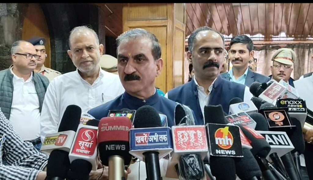 Summer Express - मंत्री की गाड़ी पर काले झंडे-जूते फेंकने की घटना पर सख्त रुख, सीएम बोले – “तिरंगे का अपमान बर्दाश्त नहीं