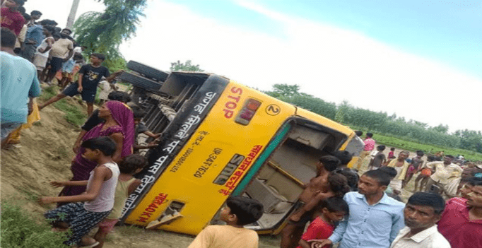 Summer Express - सीतापुर में स्कूल बस पलटने से 8 साल के बच्चे की दर्दनाक मौत, 10 छात्र घायल