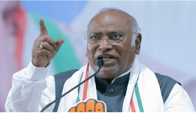 Summer Express - खरगे का मोदी सरकार पर हमला: बोले- डिजिटल इंडिया के दावे अधूरे, हकीकत में बढ़ा कर्ज और घटा भरोसा