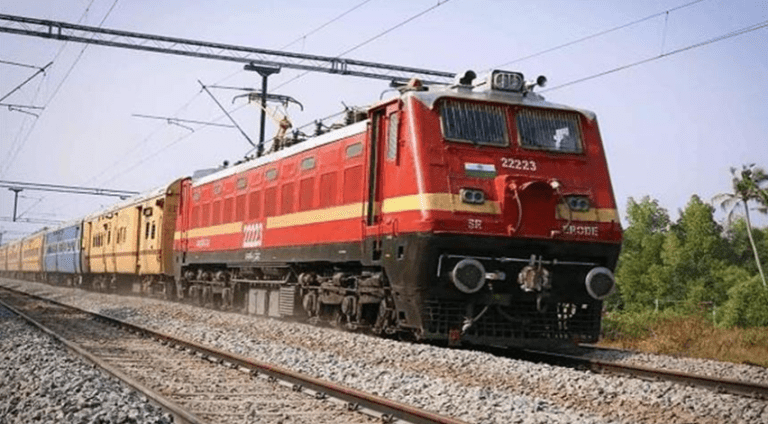 Summer Express - बक्सर रेलवे स्टेशन पर दर्दनाक हादसा: चलती ट्रेन से गिरने से महिला और बच्ची की मौत