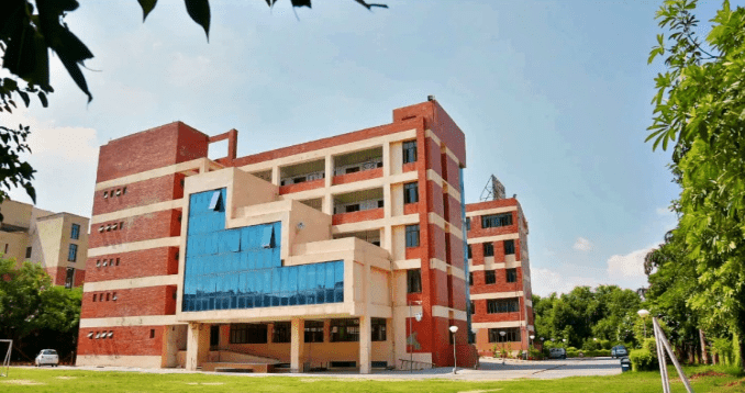 Summer Express - दिल्ली के दो नामी स्कूलों को उड़ाने की धमकी! पुलिस, बम स्क्वॉड और खाली करवाए गए कैंपस