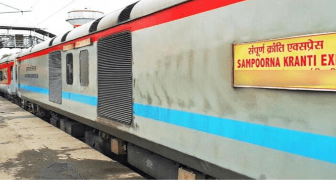 Summer Express - झांसी रेलवे स्टेशन पर बम की फर्जी कॉल से मचा हड़कंप, संपर्क क्रांति एक्सप्रेस की 57 मिनट तक चली तलाशी