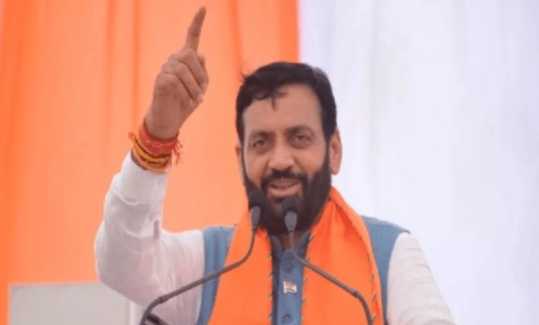 Summer Express - CM सैनी का बड़ा ऐलान: 2000 गांवों में प्रजापति समाज को जमीन, 31 लाख का तोहफा भी