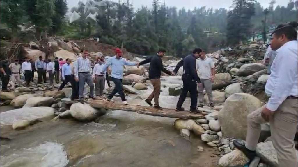 Summer Express - हिमाचल में मूसलधार बारिश का कहर: 343 सड़कें बंद, नुकसान 1,538 करोड़ रुपये पार