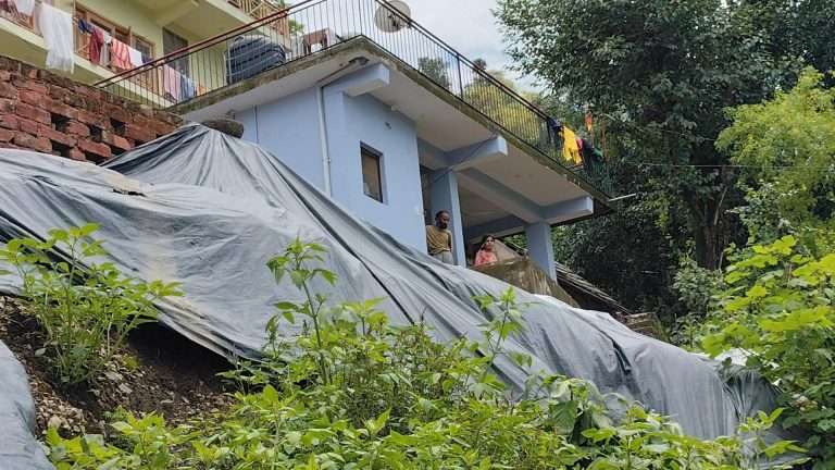 Summer Express - NH निर्माण बना खतरा:मंडी के मडवाहण में चार घर लैंडस्लाइड की चपेट में.. दो खाली कराए
