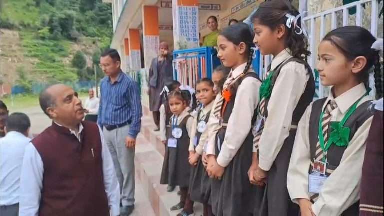 Summer Express - सराज घाटी में 14 दिन बाद खुले अधिकांश स्कूल, 3 छात्र अब भी लापता