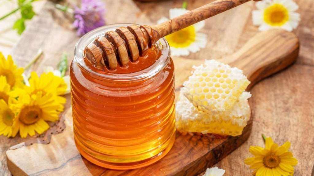 Summer Express - शहद के गुणकारी फायदे: प्राकृतिक मिठास में छिपे चमत्कारी लाभ