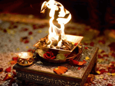 Summer Express - हवन से घर में आएगी सुख-समृद्धि और सकारात्मक ऊर्जा…जानिए शास्त्रों में बताए फायदे