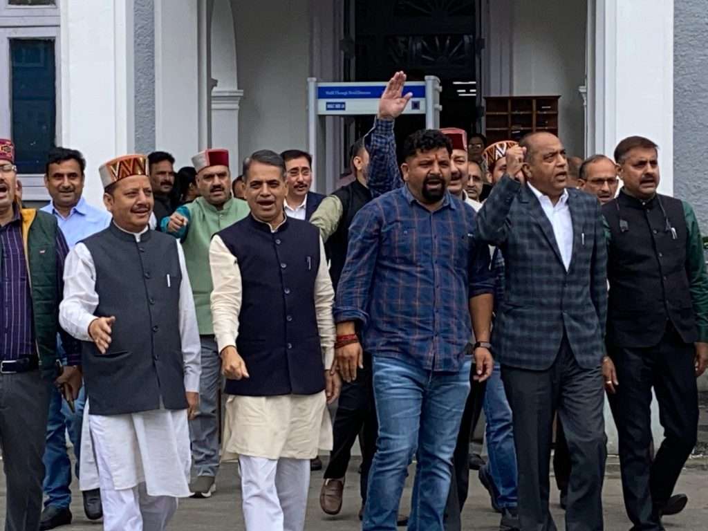Summer Express - रोज़गार पर सदन में हंगामा,विपक्ष का वॉकआउट.. मुख्यमंत्री पर लगाए झूठ बोलने के आरोप