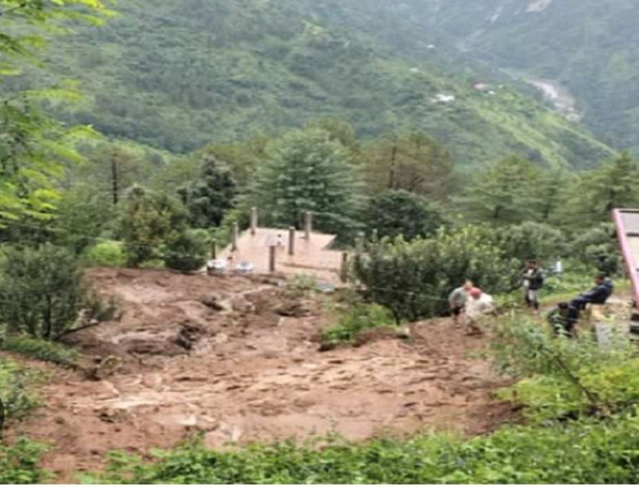 Summer Express - निरमंड के नोनू में बादल फटने से भारी तबाही.. सेब बगीचे और मकान क्षतिग्रस्त