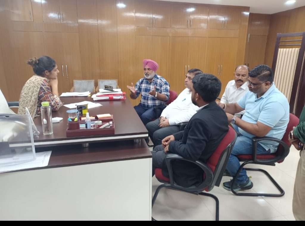 Summer Express - प्रयोग फाउंडेशन ने बठलाना स्कूल के बच्चों को दी शैक्षणिक सामग्री.. 80 विद्यार्थी हुए लाभान्वित
