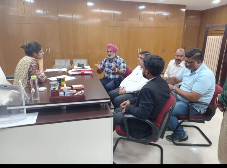 Summer Express - प्रयोग फाउंडेशन ने बठलाना स्कूल के बच्चों को दी शैक्षणिक सामग्री.. 80 विद्यार्थी हुए लाभान्वित