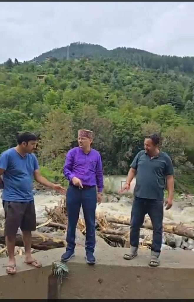 Summer Express - कुल्लू में बादल फटने से 5 घरों में घुसा मलबा.. अधिकारियों पर लापरवाही और धन के दुरुपयोग का आरोप