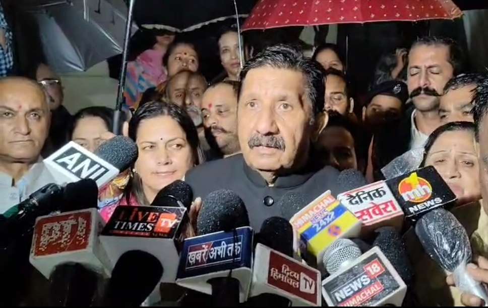 Summer Express - वोट चोरी के आरोपों पर कांग्रेस का ‘वोट चोर गद्दी छोड़’ कैंडल मार्च