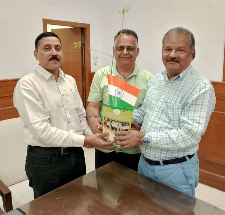 Summer Express - हरियाणा राज्य पुलिस शिकायत प्राधिकरण के चेयरमैन डॉ. आरसी मिश्रा को किया गया सम्मानित