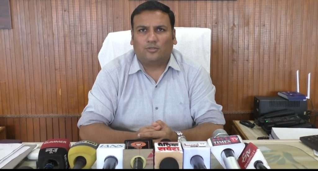 Summer Express - खुंडी मराल और डल झील धार्मिक यात्रा: चुराह प्रशासन की तैयारी पूरी – SDM अंकुर ठाकुर