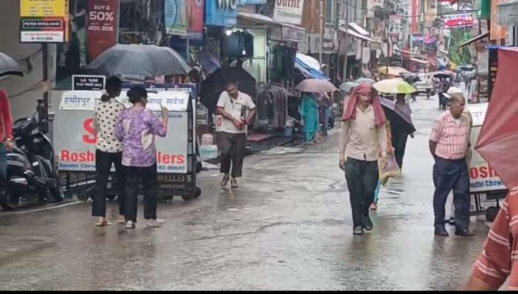 Summer Express - भारी बारिश में स्कूल बंद… डीसी हमीरपुर ने मांगी शिक्षकों व स्टाफ को भी छुट्टी