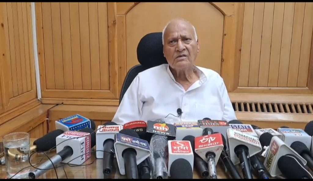 Summer Express - APMC दुकानों के आबंटन पर विपक्ष का हंगामा, सरकार ने आरोप किए खारिज