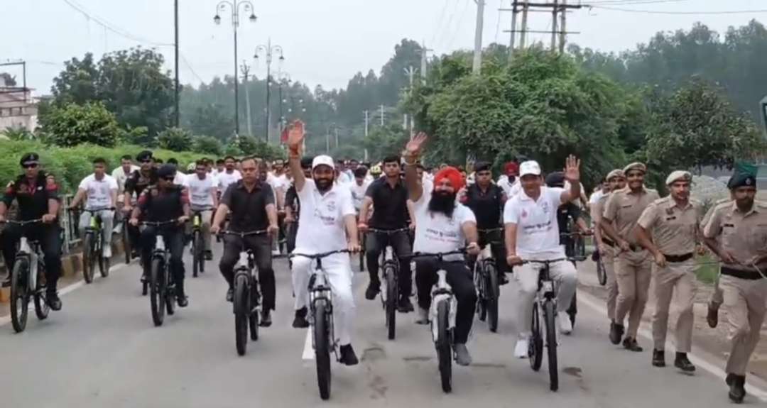 Summer Express - CM नायब सैनी का कुरुक्षेत्र दौरा – साइकिल चलाई, झाड़ू लगाई, राहुल-तेजस्वी पर निशाना