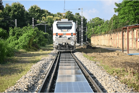 Summer Express - रेलवे का कमाल:  अब पटरियों पर लगेंगे सोलर पैनल