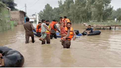 Summer Express - पाकिस्तान में बाढ़ का कहर, 24 घंटे में 49 लोगों की मौत
