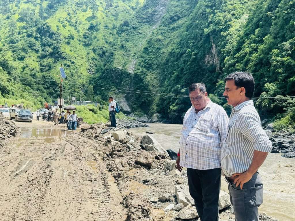 Summer Express - 38 घंटे बाद बहाल हुआ चंडीगढ़-मनाली नेशनल हाईवे, जाम से निकले वाहन चालक और पर्यटक