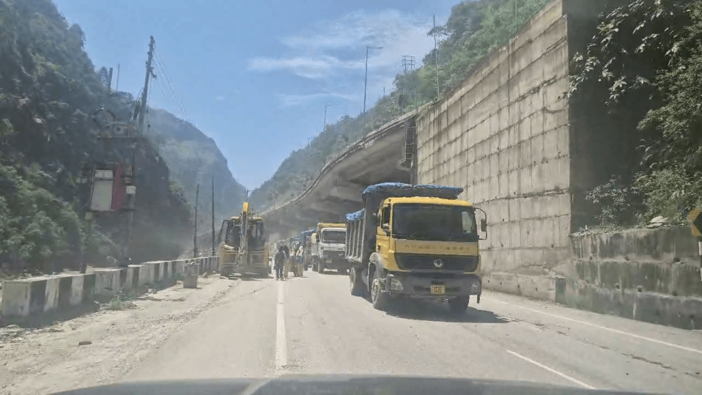 Summer Express - 40 घंटे बाद खुला चंडीगढ़-मनाली NH.. लेकिन लैंडस्लाइड का खतरा बरकरार