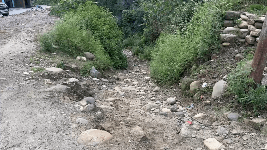 Summer Express - फोरलेन कंपनी भूली लिंक रोड… ग्रामीणों को झेलनी पड़ रही भारी परेशानी