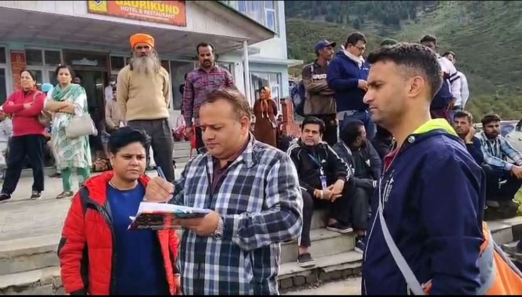Summer Express - मणिमहेश यात्रा में फंसे श्रद्धालुओं की मदद को आगे आए विधायक डॉ. जनक राज