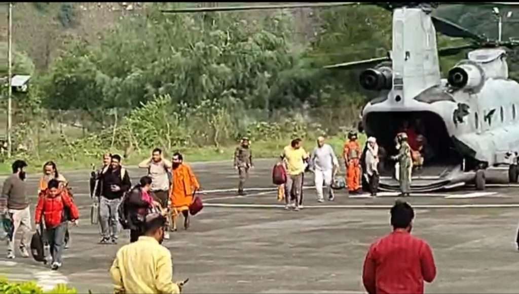 Summer Express - मणिमहेश यात्रा में फंसे श्रद्धालुओं का एयरलिफ्ट, 360 से अधिक लोग सुरक्षित निकाले गए