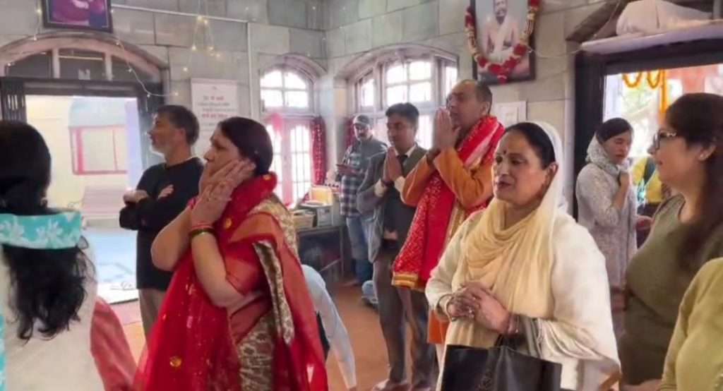 Summer Express - शारदीय नवरात्रों का आगाज़..जयराम ठाकुर ने माता के दरबार में नवाया शीश