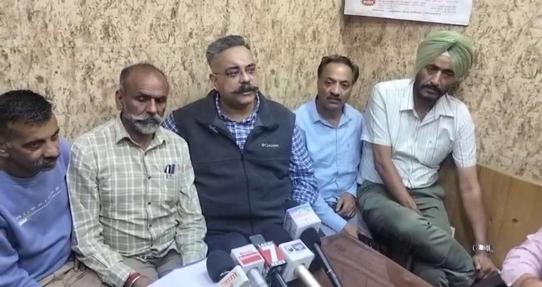 Summer Express - शिमला लोअर बाजार अतिक्रमण विवाद: विधायक हरीश जनारथा के हस्तक्षेप से खुलीं दुकानें