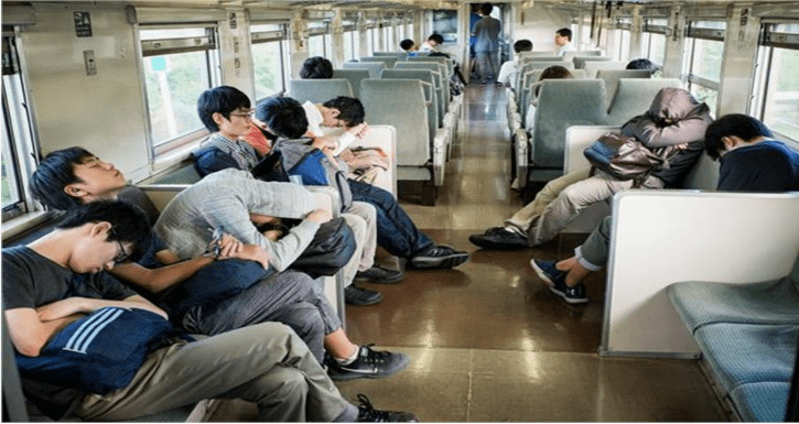 Summer Express - सीट पर सोने पर जापान में लग सकता है जुर्माना