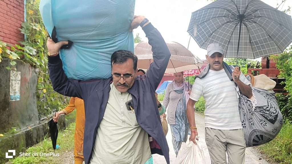 Summer Express - जोगिंद्रनगर का कुंडूनी गांव धंसने की कगार पर, प्रशासन ने खाली कराए 15 मकान