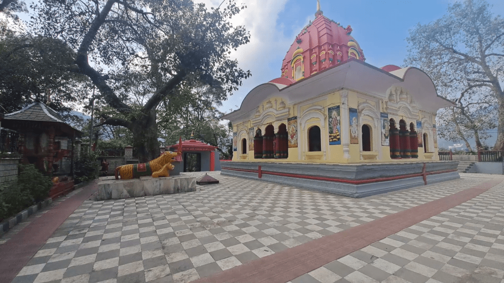 Summer Express - तीन महादेवियों का इकलौता मंदिर, जहां सामने से नहीं होते दर्शन